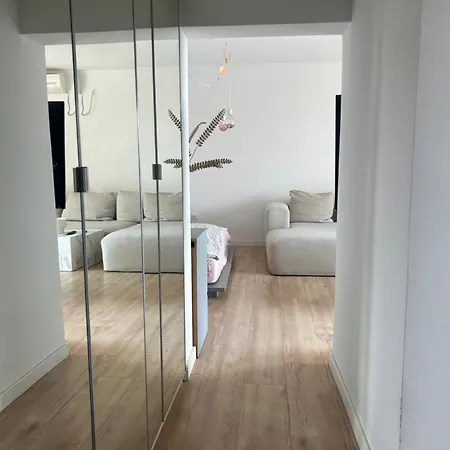 Sunny And Stylish Bosh3 Apartament *